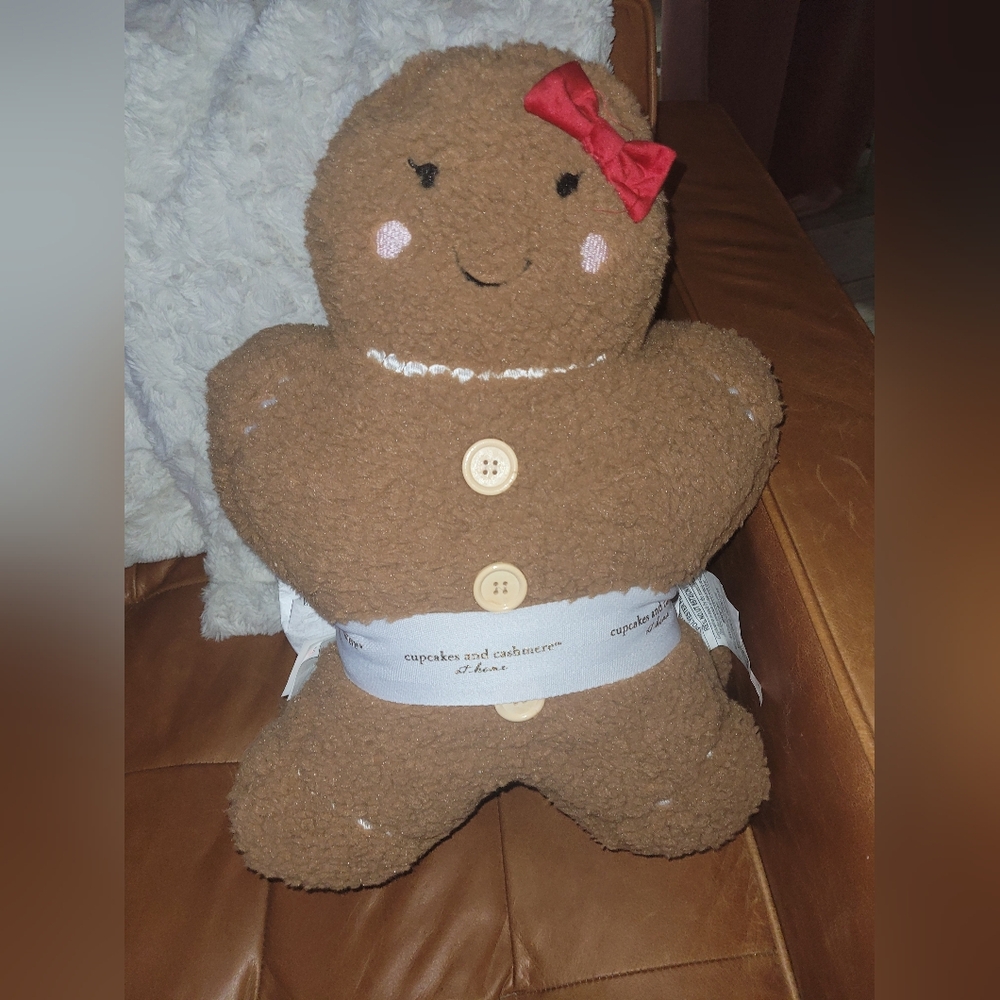 Cupakes and Cashmere couple Gingerbread Pillows
